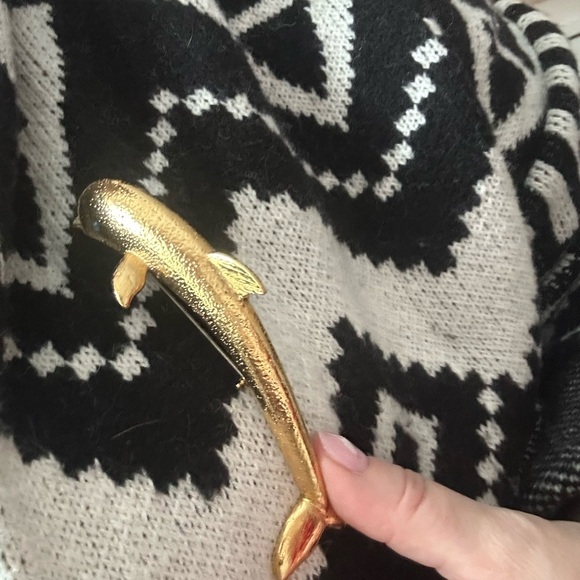 BUTLER large siphon vintage gold brooch 🐬 - Picture 7 of 7